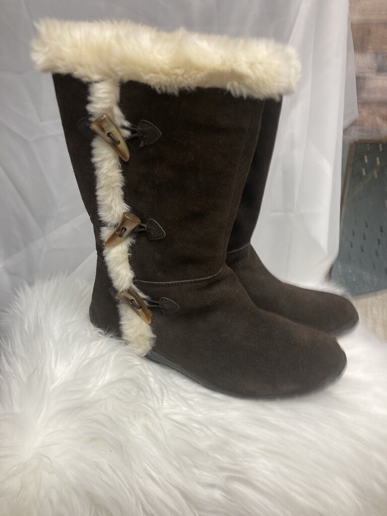 Sonoma Brown Faux Sueded w/Cream Faux Fur Size 8