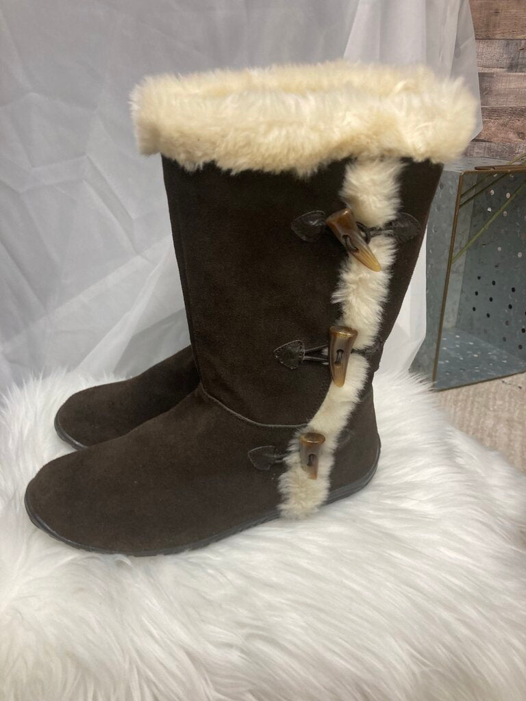 Sonoma Brown Faux Sueded w/Cream Faux Fur Size 8