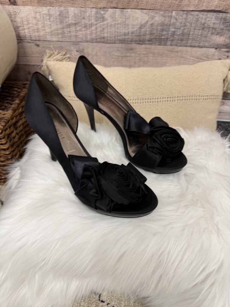 Nine West Black Satin Stiletto Heel w/Rosette Size 9.5