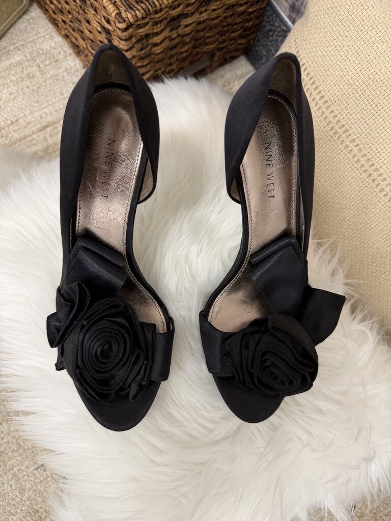 Nine West Black Satin Stiletto Heel w/Rosette Size 9.5