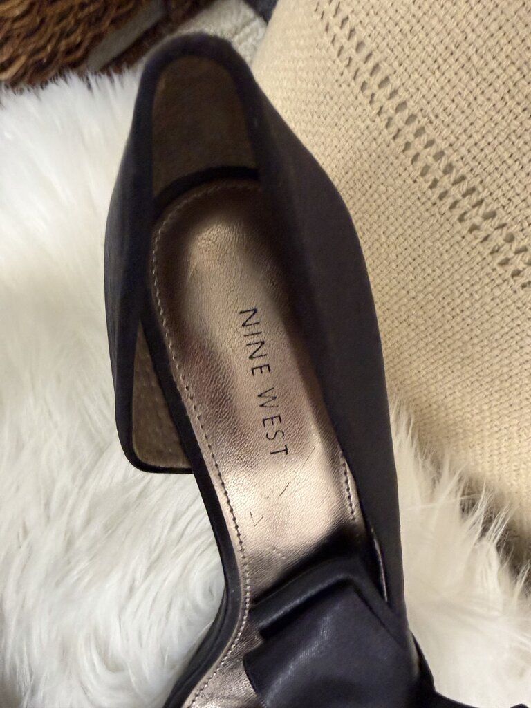 Nine West Black Satin Stiletto Heel w/Rosette Size 9.5