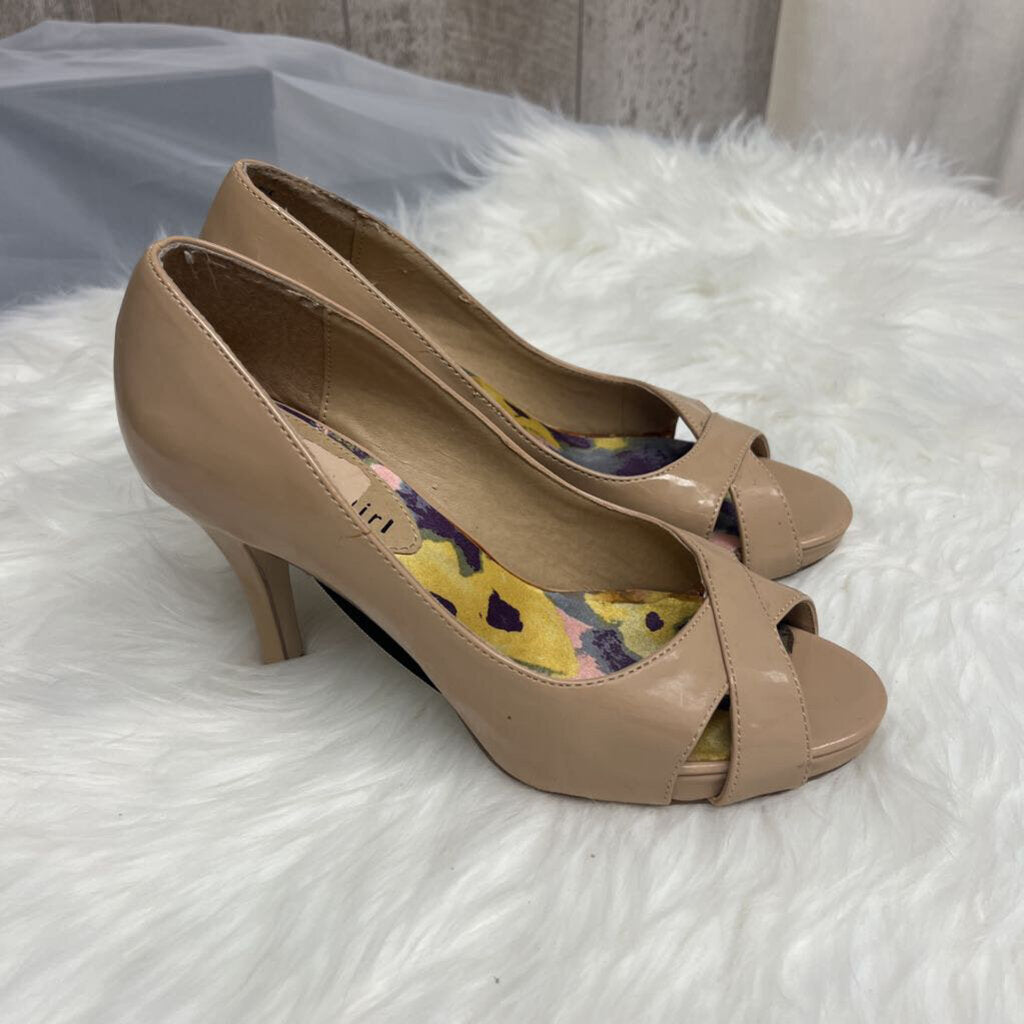 Madden Girl Nude Patten Leather Peep Toe Size 6