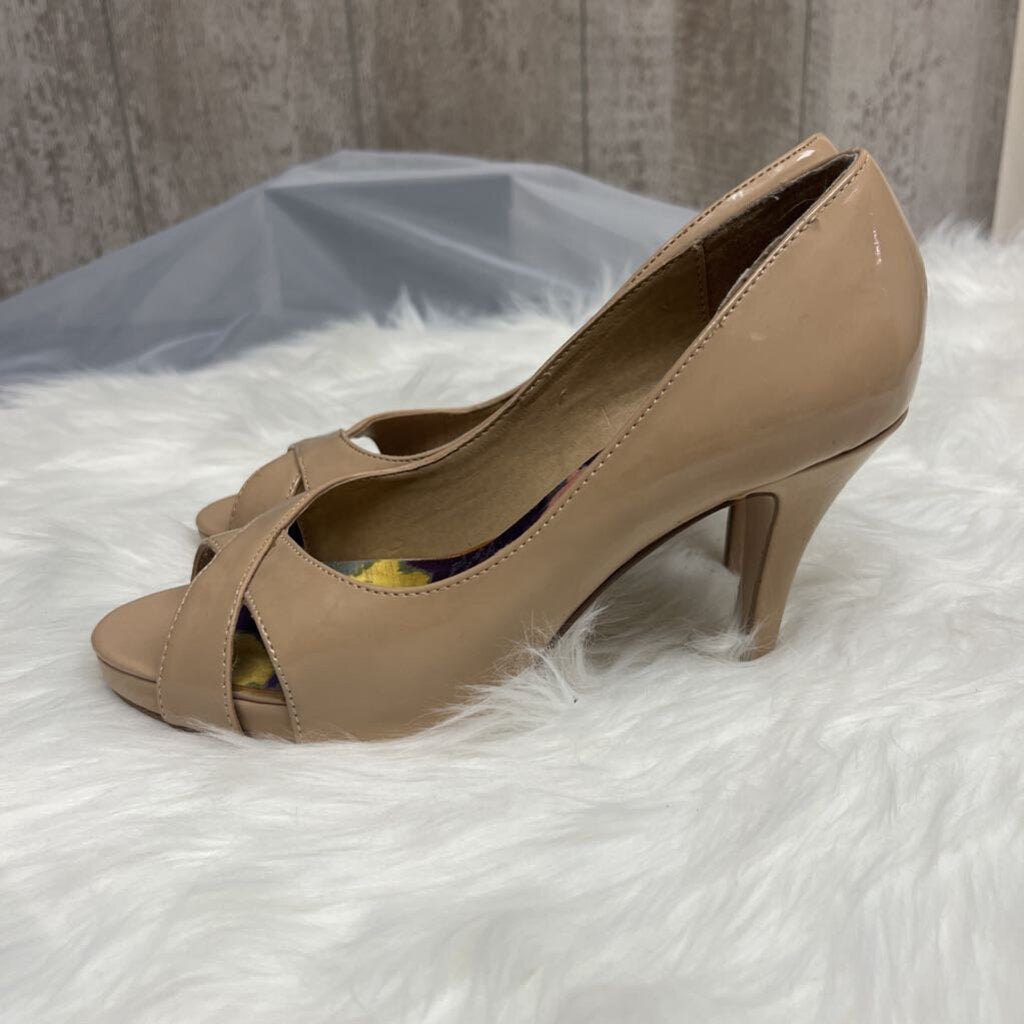 Madden Girl Nude Patten Leather Peep Toe Size 6