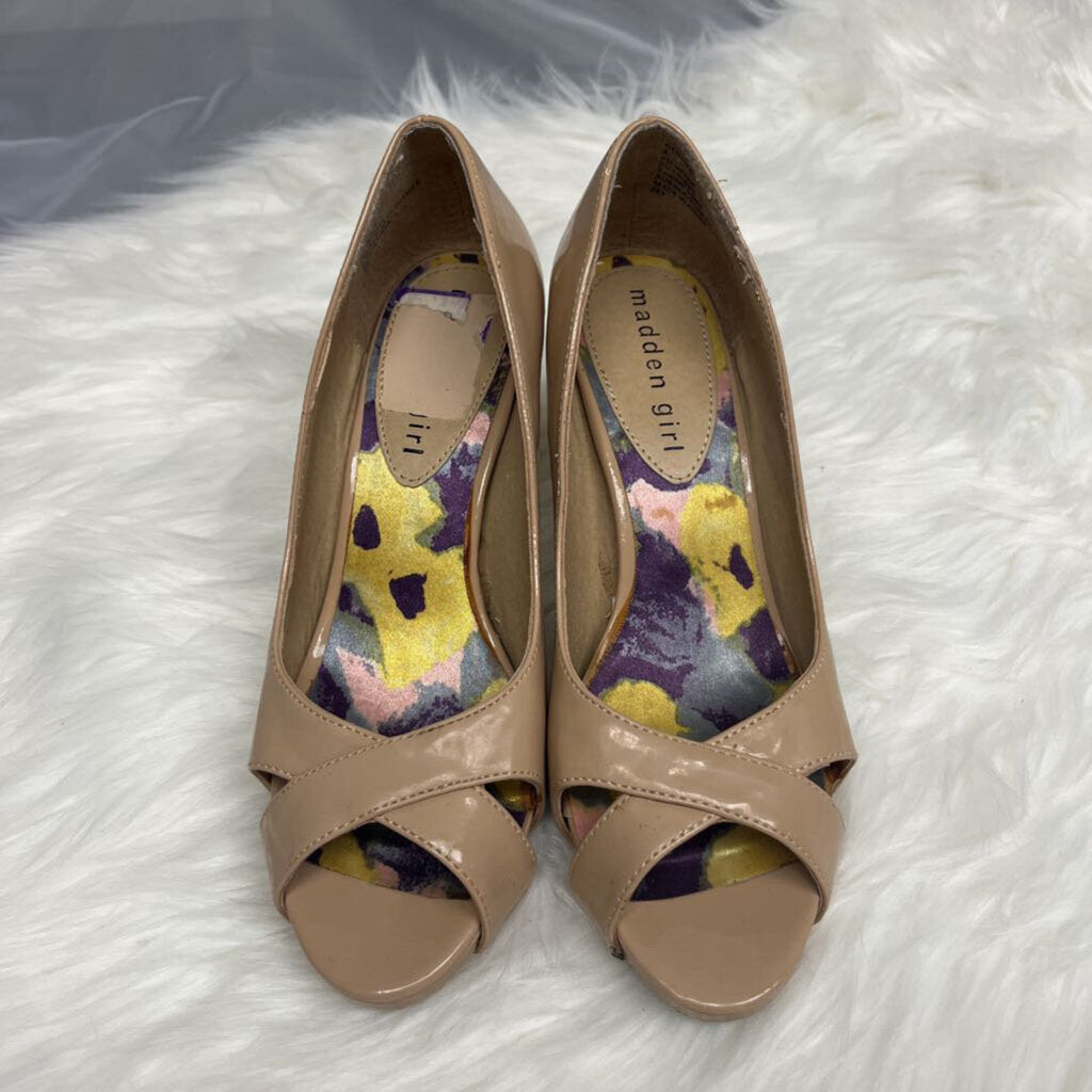 Madden Girl Nude Patten Leather Peep Toe Size 6