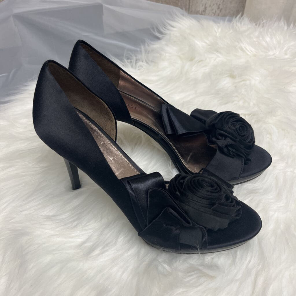 Madden Girl Nude Patten Leather Peep Toe Size 6