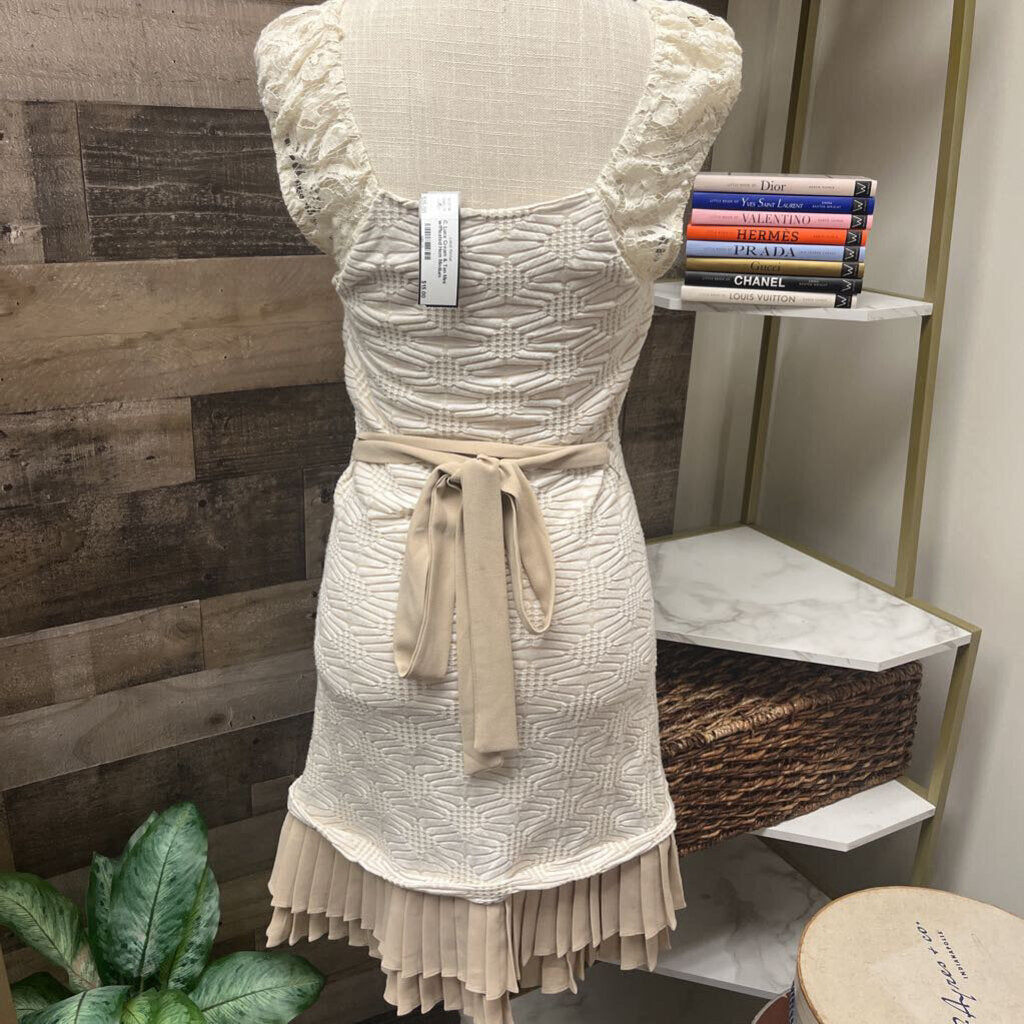 C. Luce Cream & Tan Mini w/Pleated Hem Size M