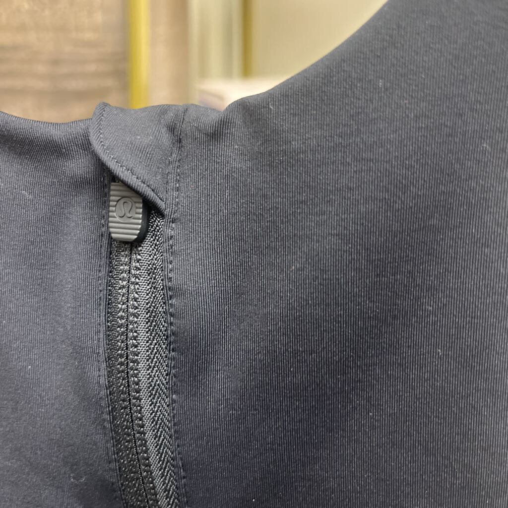 Lululemon Black Racer Back 1/4 Zip Front Sports Bra Size 4