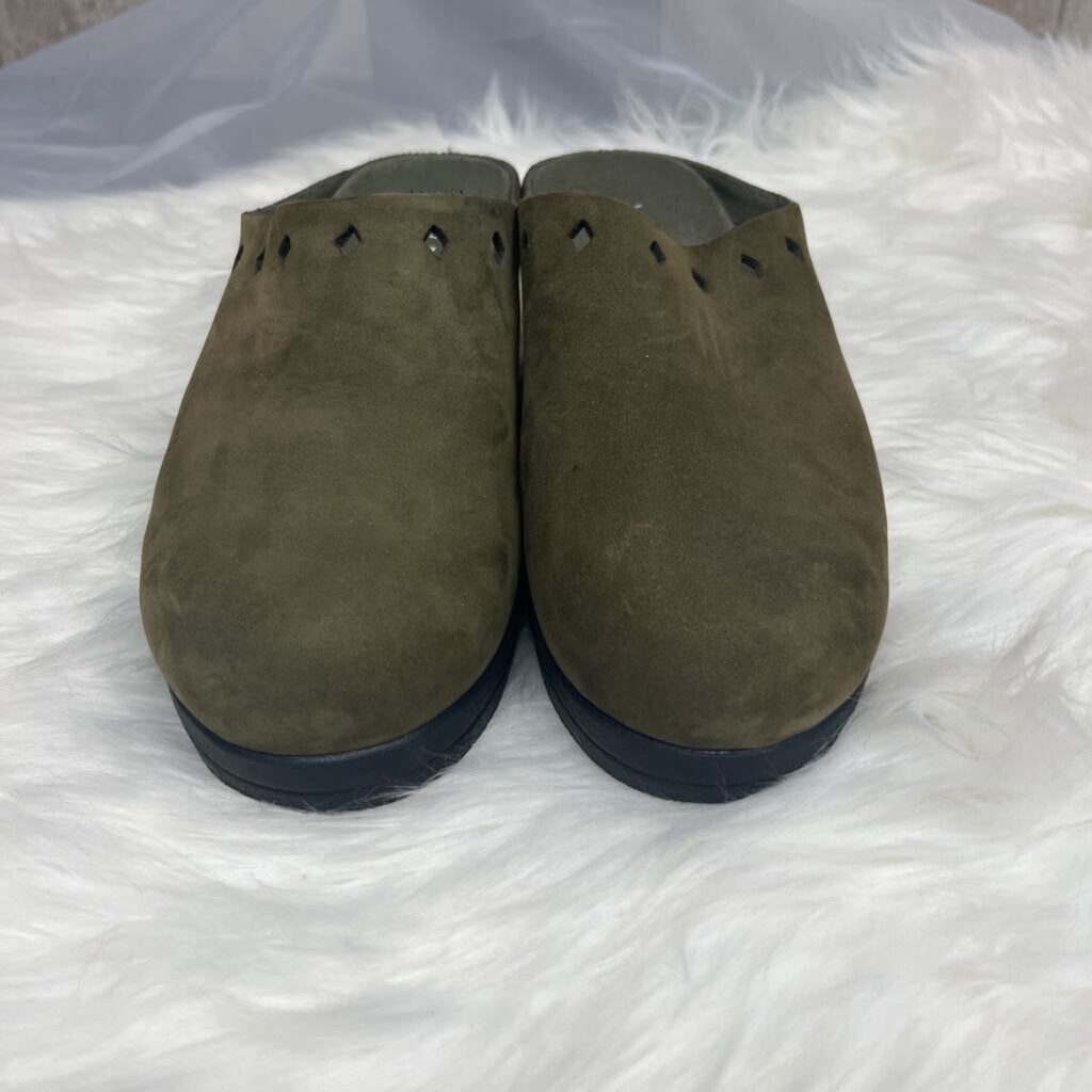 Liz Claiborne Green Suede Mules Size 7.5