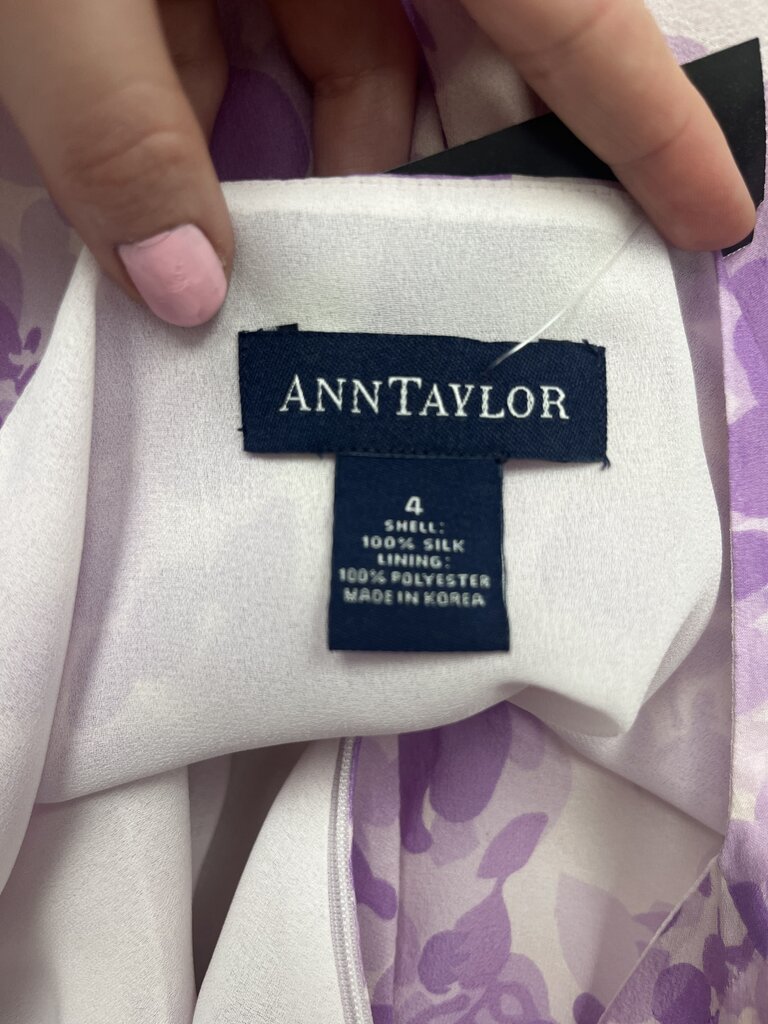 Ann Taylor Purple & White Sleeveless V-Neck Size 4
