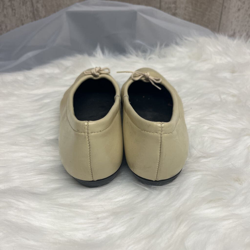Tic Tac Toes Cream Ballet Flats Size 7.5