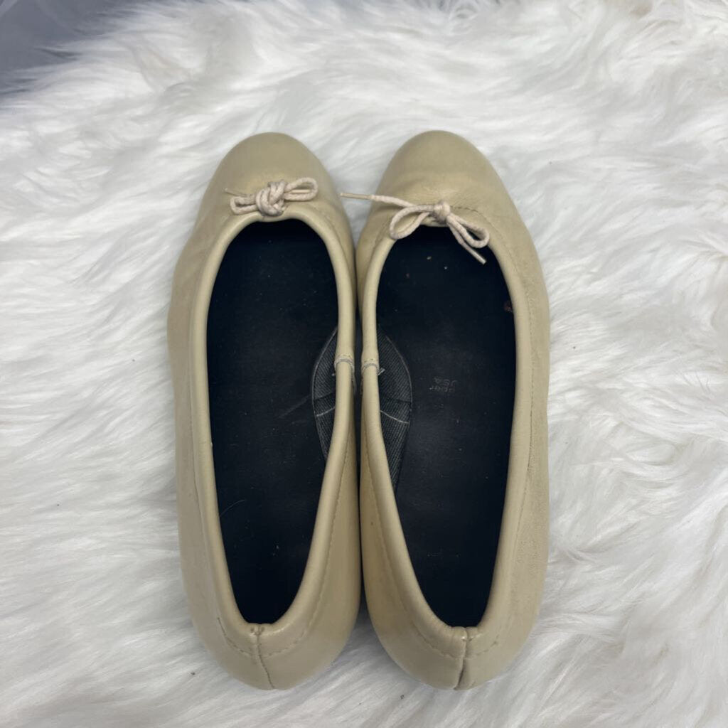 Tic Tac Toes Cream Ballet Flats Size 7.5