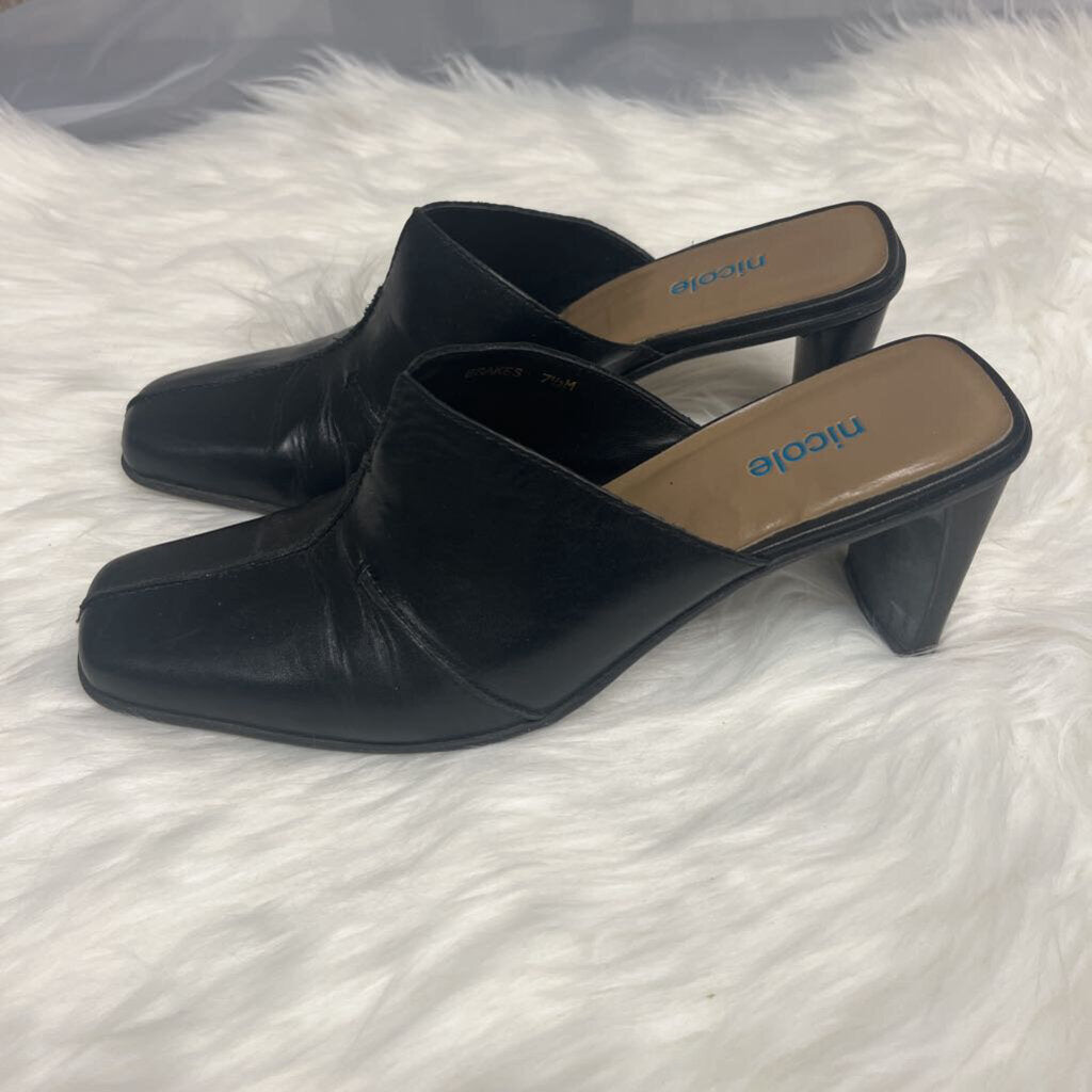 Nicole Black Notch Front Mule Heel Size 7.5