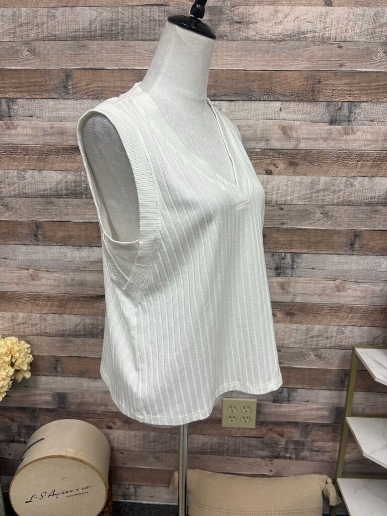 Evereve Sleeveless White Sweater Vest Size XL
