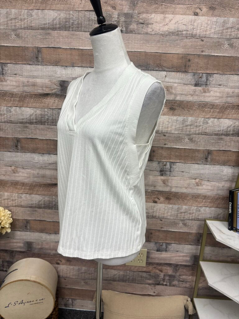 Evereve Sleeveless White Sweater Vest Size XL