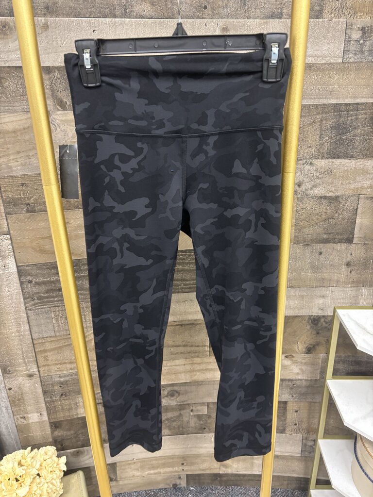 Lululemon Black Camo Capri Leggings Size S