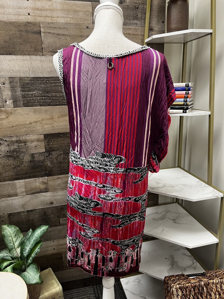 Save the Queen Asymmetrical Sleeve Geometric Design Midi Dress Size S