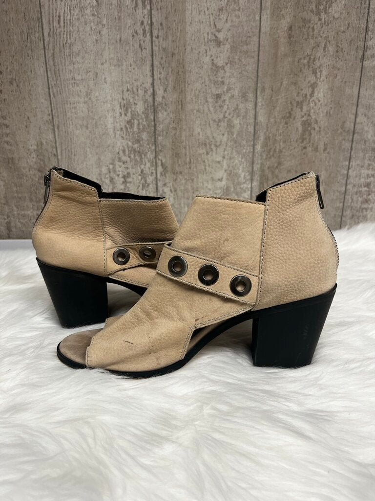 Kelsi Dagger Beige Block Heel Booties w/ Grommet Strap Size 9