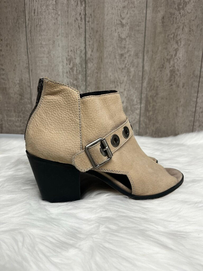 Kelsi Dagger Beige Block Heel Booties w/ Grommet Strap Size 9