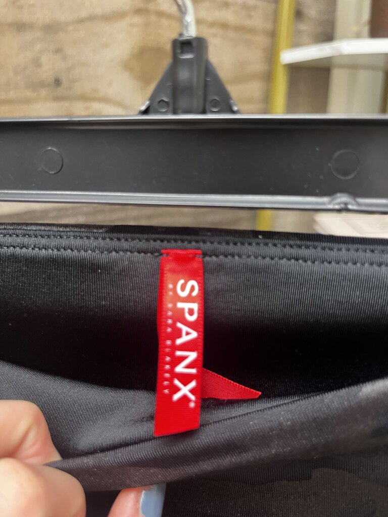 Spanx Black Shiny Camo Print Leggings