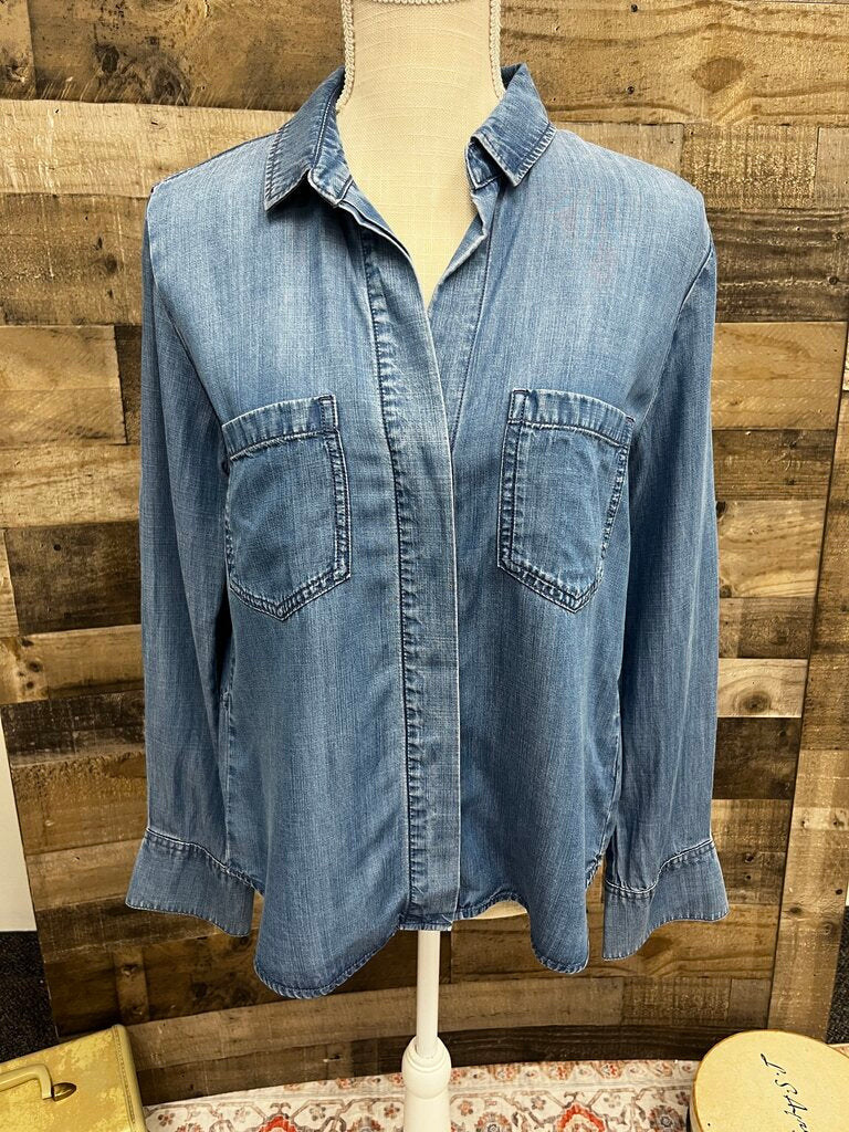 Cloth & Stone Blue Chambray Long Sleeve Button Down
