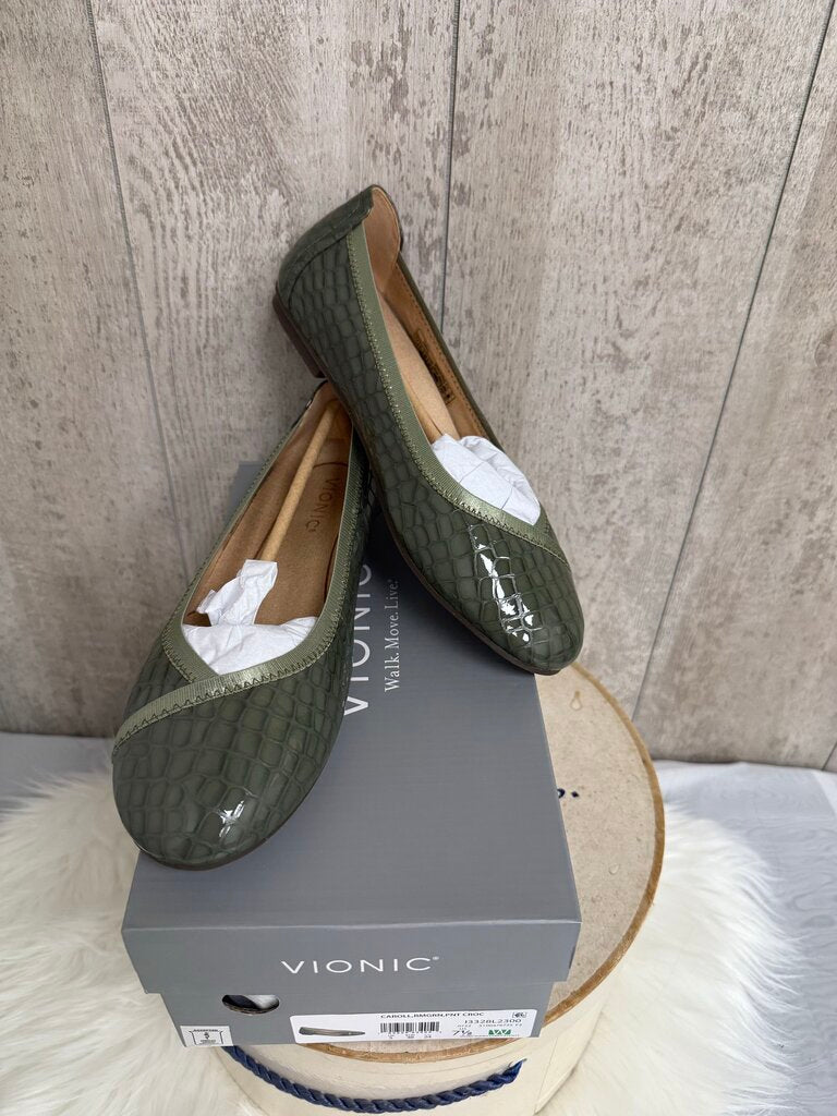NWOT Vionic Carroll Army Green Patent Leather Flats