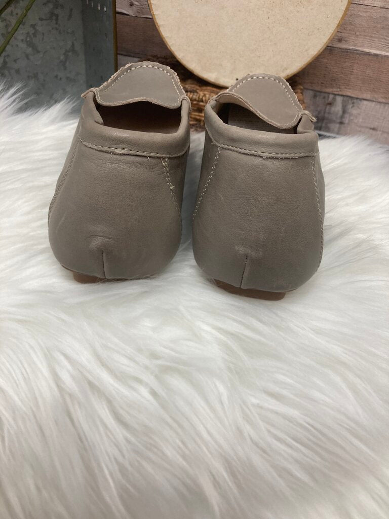 Blondo Taupe/Gray Leather Loafer