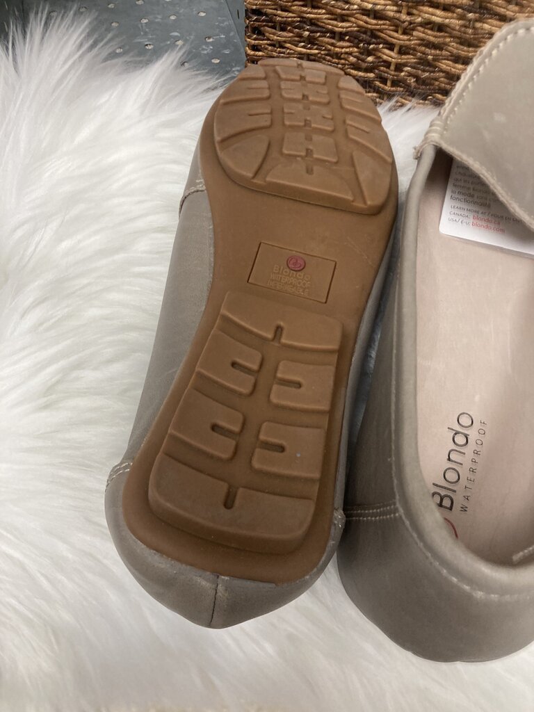 Blondo Taupe/Gray Leather Loafer