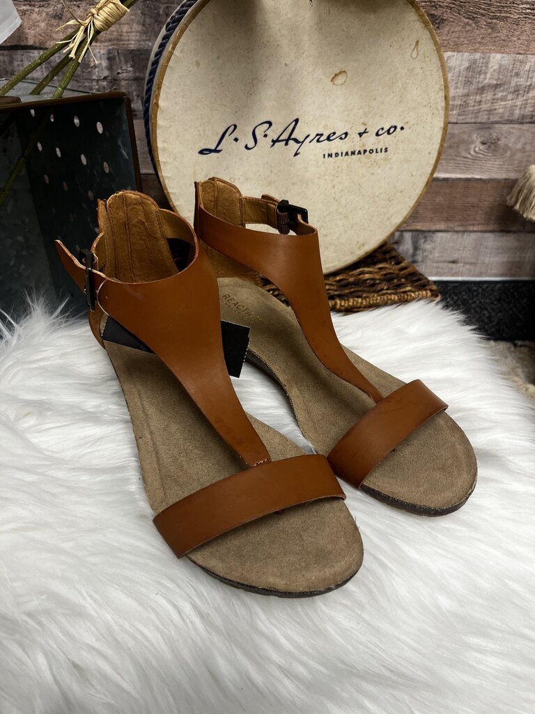 Kenneth Cole Reaction Brown T-Strap Sandals