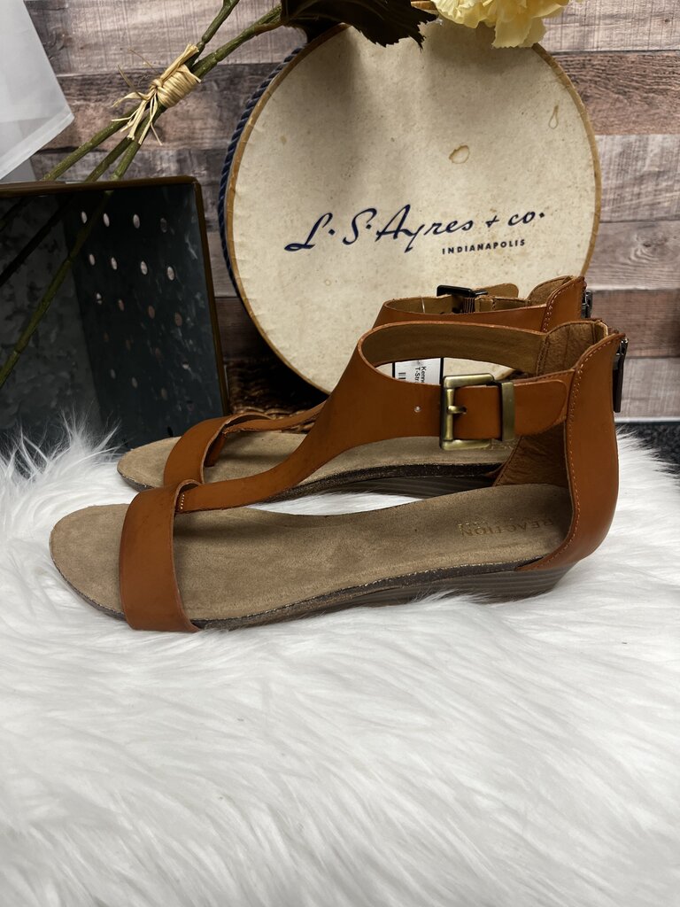 Kenneth Cole Reaction Brown T-Strap Sandals