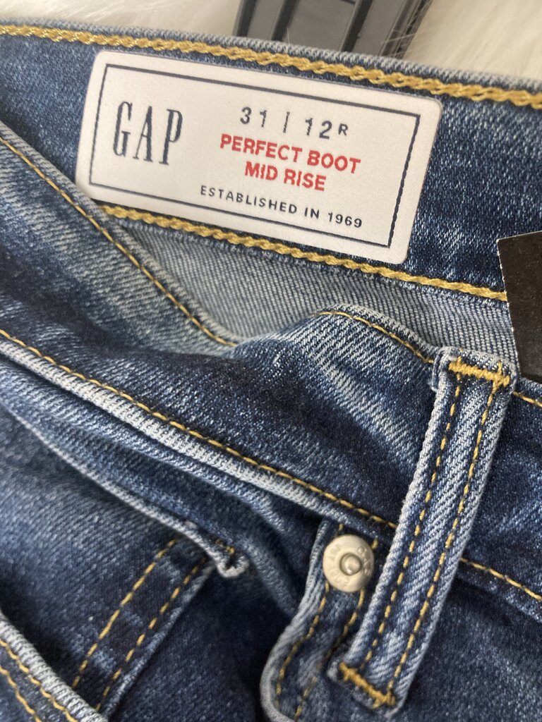 NWT Gap Perfect Boot Mid Rise Denim