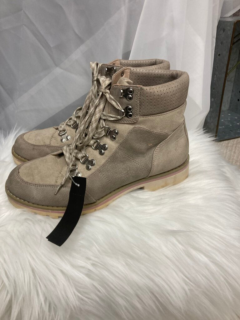 Crown Vintage Cream/Tan Suede Hiking Boots