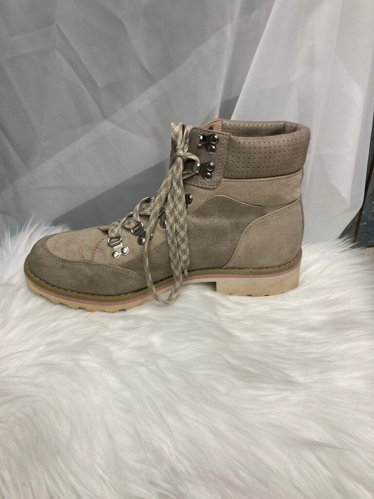 Crown Vintage Cream/Tan Suede Hiking Boots