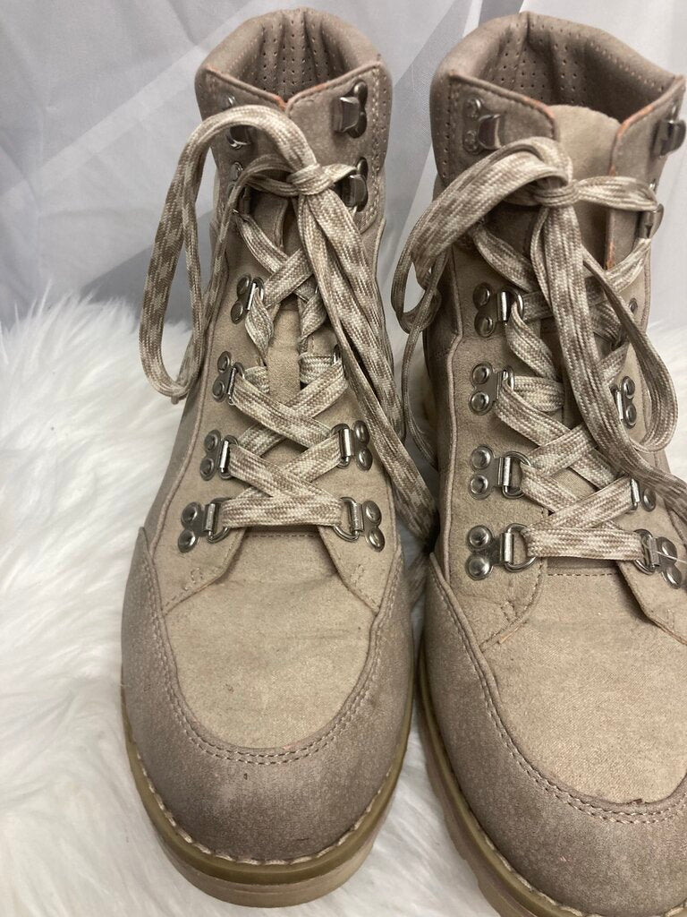 Crown Vintage Cream/Tan Suede Hiking Boots