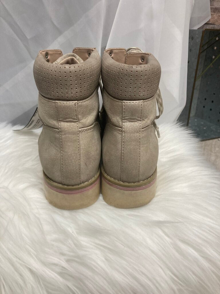 Crown Vintage Cream/Tan Suede Hiking Boots