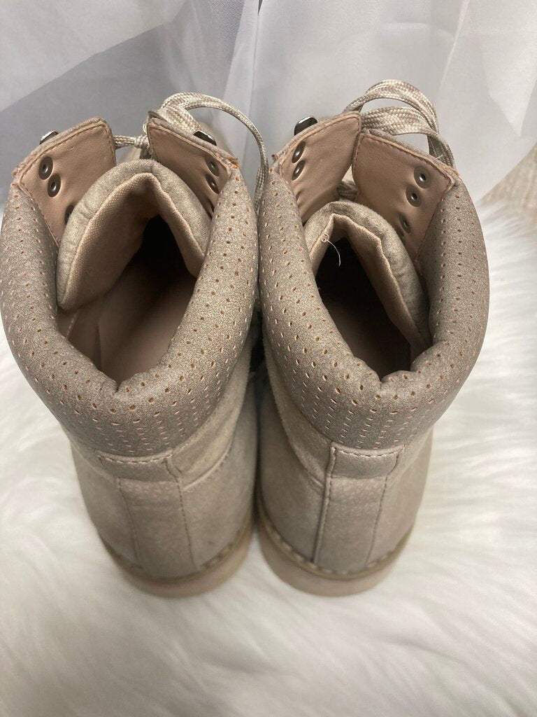 Crown Vintage Cream/Tan Suede Hiking Boots