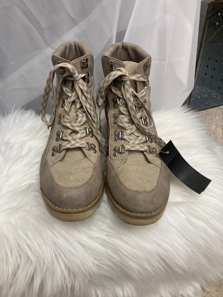 Crown Vintage Cream/Tan Suede Hiking Boots