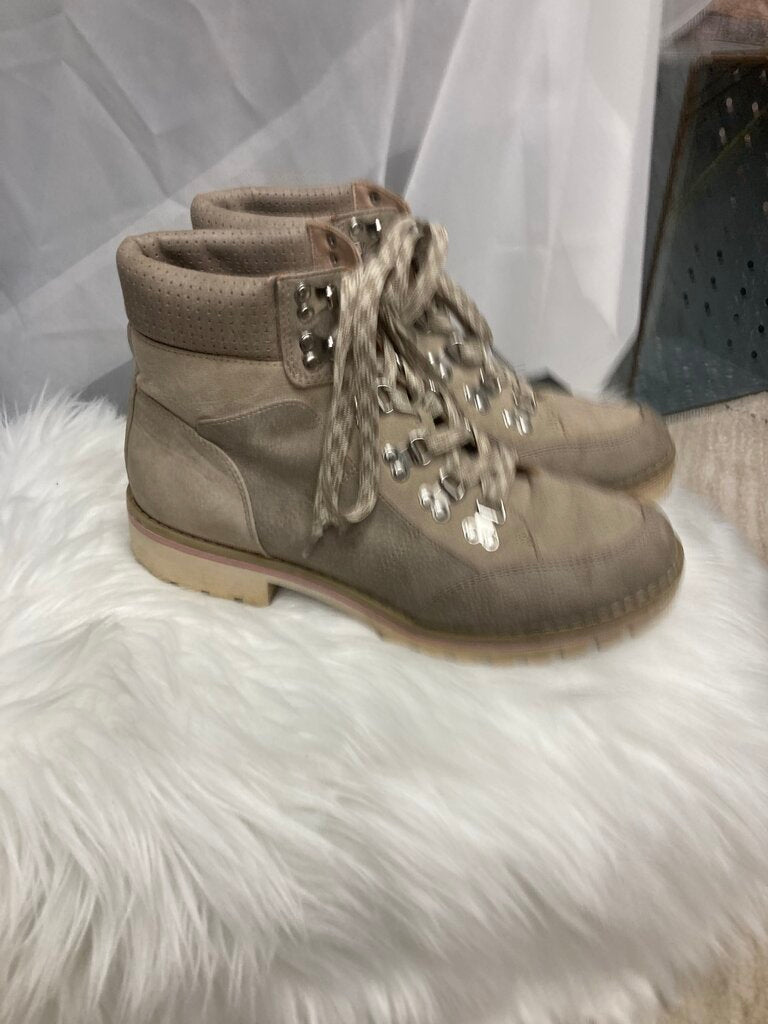 Crown Vintage Cream/Tan Suede Hiking Boots