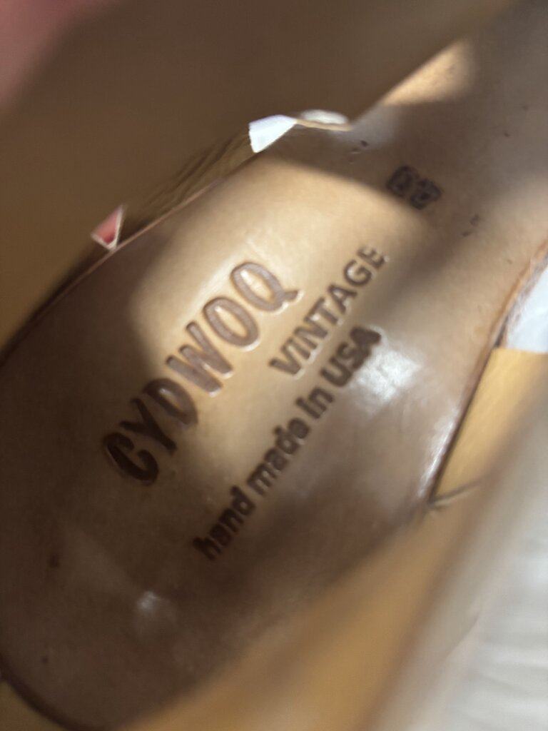 Cydwoq Vintage Tan Swirl Sandal