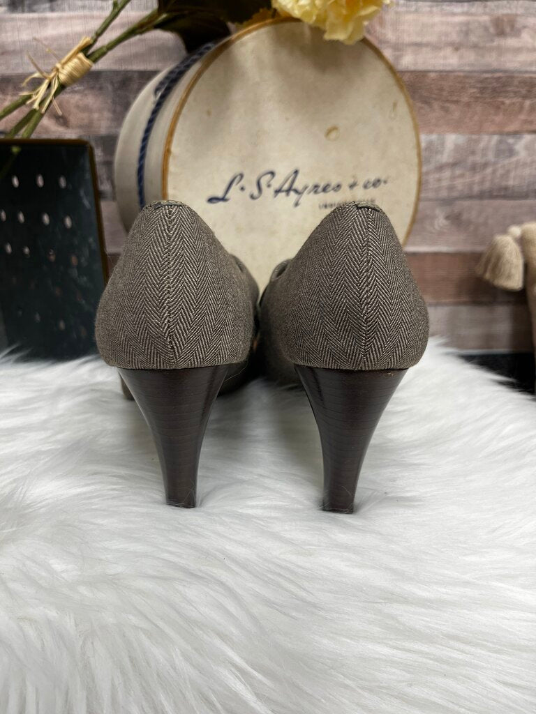 Ann Marino Brown Herringbone Heels w/Green Bow