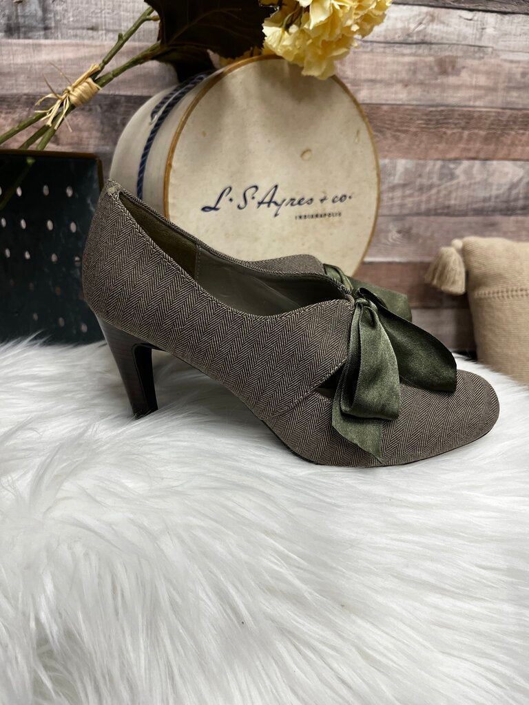 Ann Marino Brown Herringbone Heels w/Green Bow