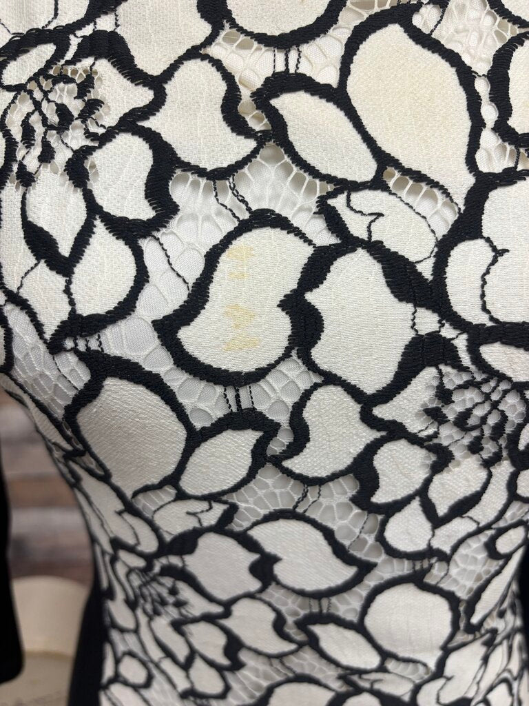 Bisou Bisou White Floral & Black 3/4 Sleeve