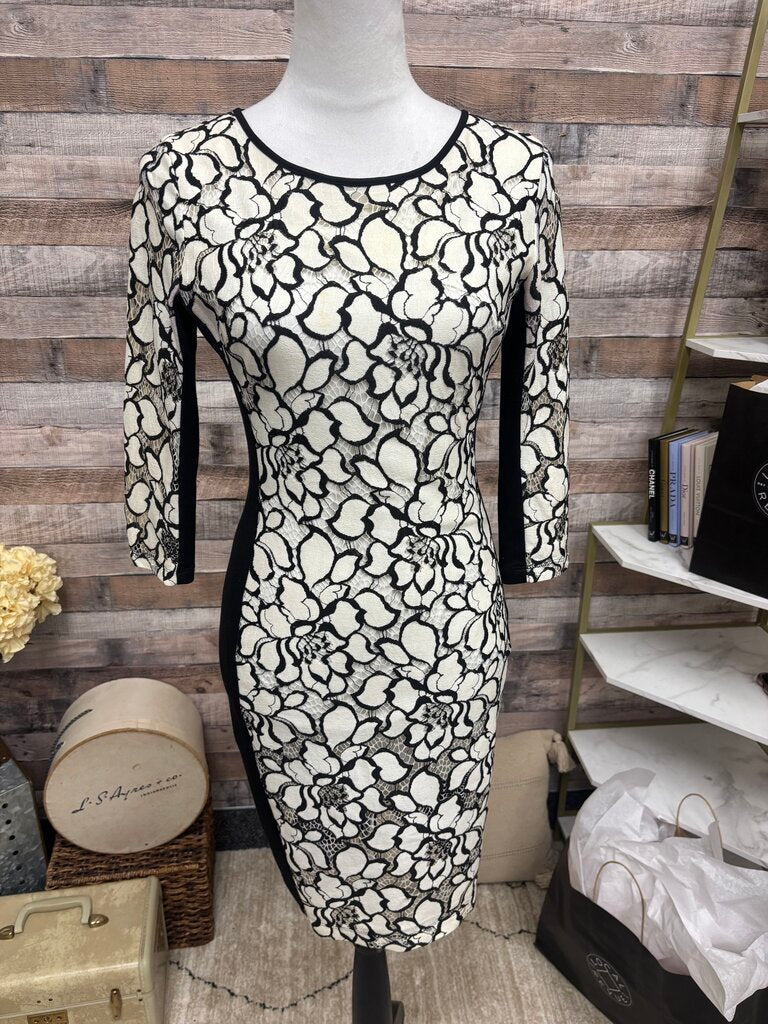 Bisou Bisou White Floral & Black 3/4 Sleeve