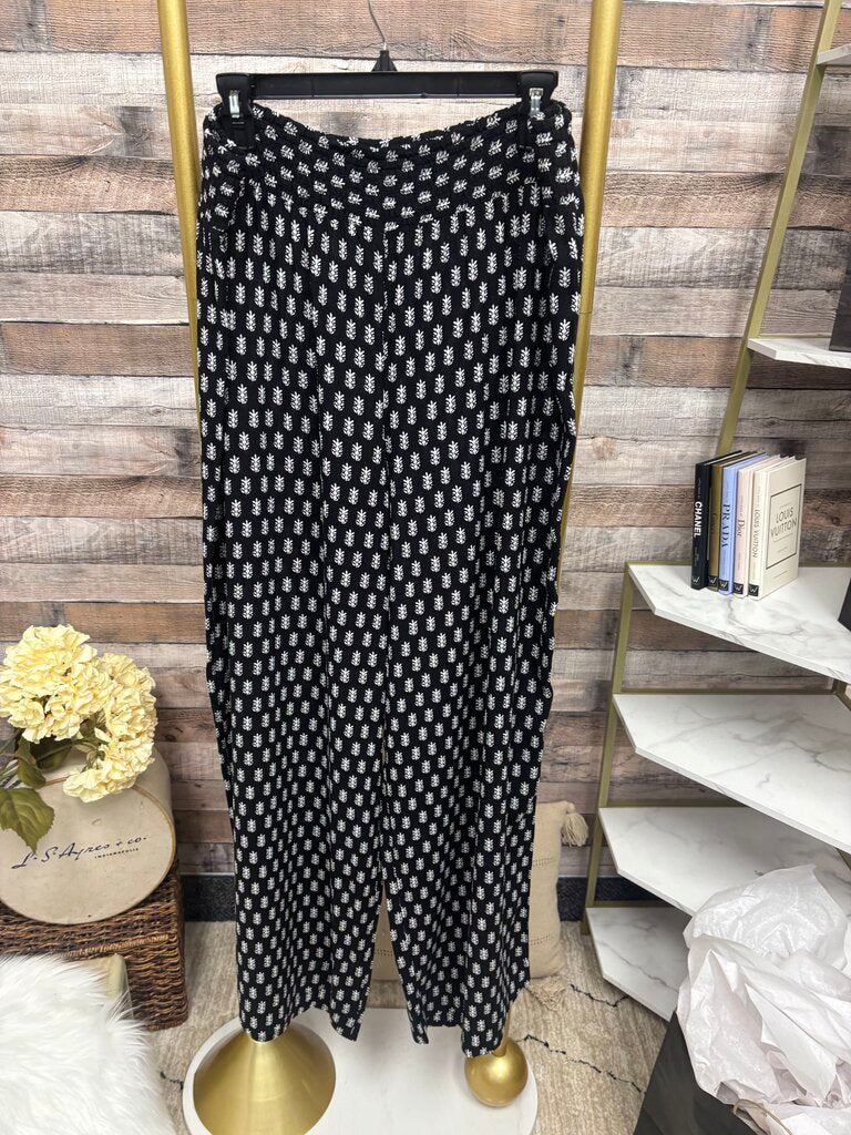 Tommy Bahama Black & White Leaf Pattern