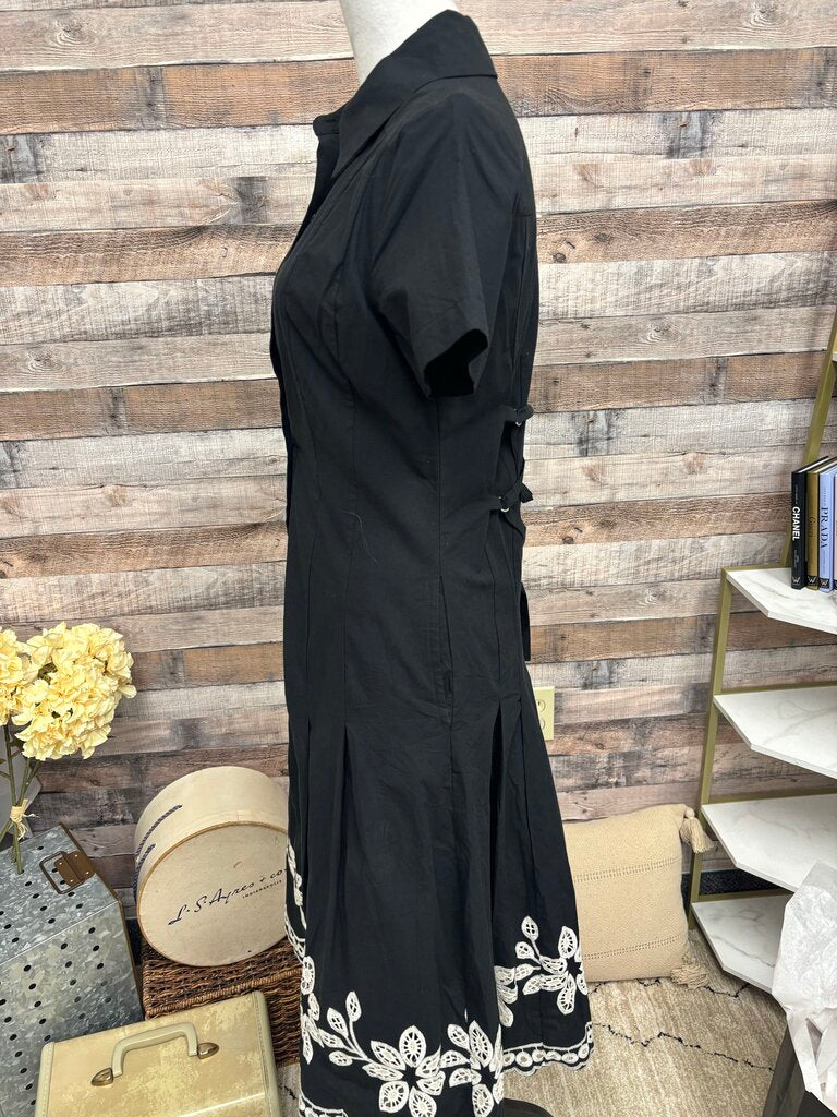 En Saison Black Button w/White Embroidery