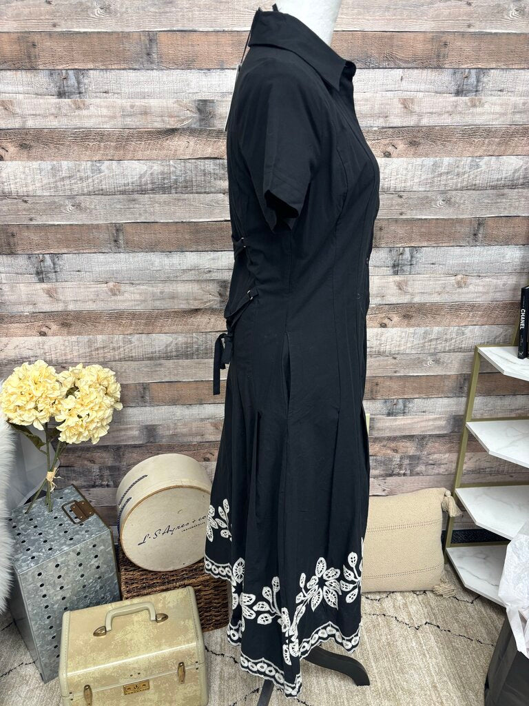 En Saison Black Button w/White Embroidery