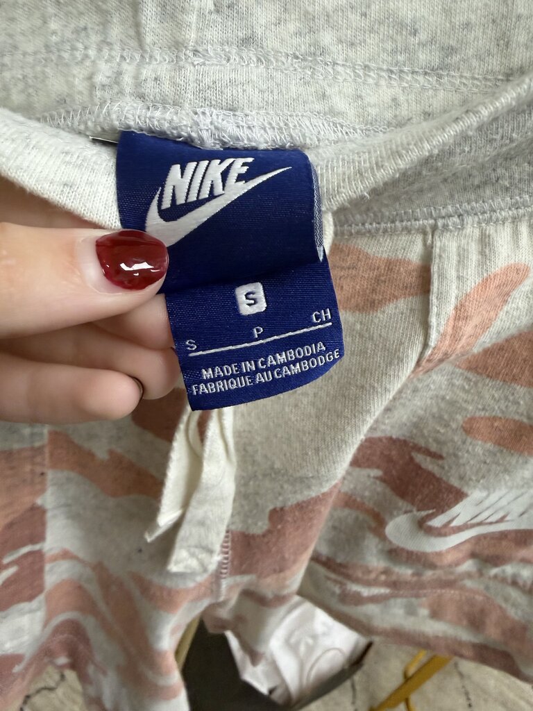 Nike Coral & Cream Camo Gym Shorts