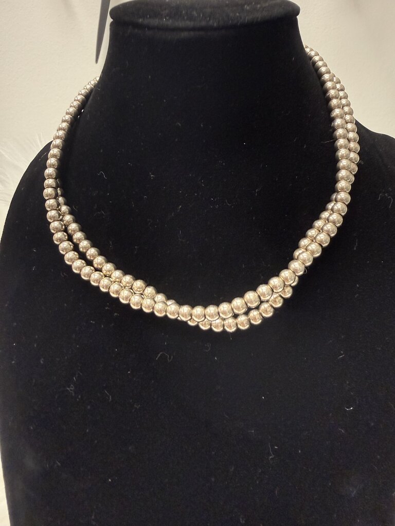 Uno de 50 Silver Multi Strand Beaded w/Oval