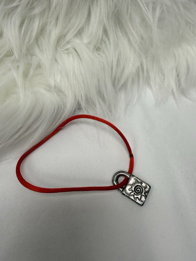 Uno de 50 Red Silk Band w/Silver Lock