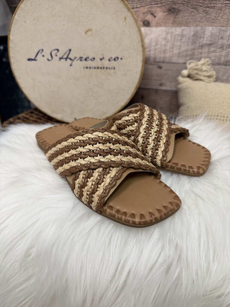 NWB Marc Fisher Nylie Raffia Slide Sandals