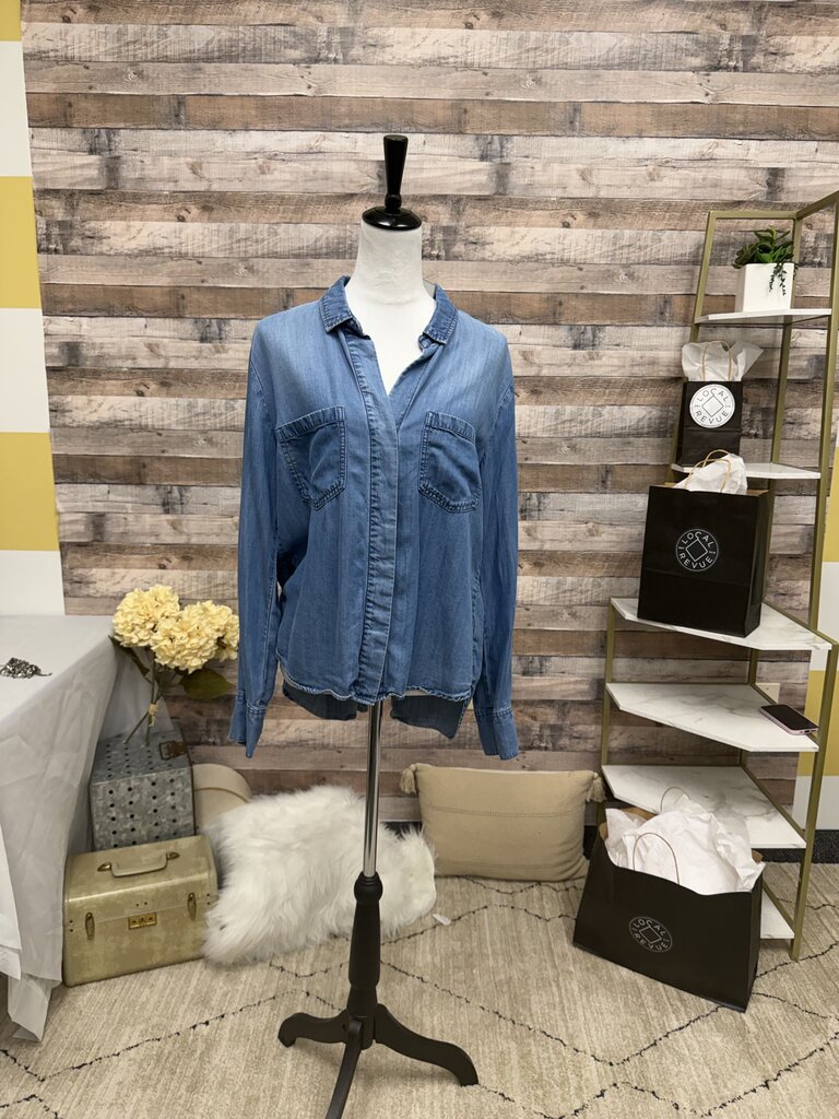 Cloth & Stone Chambray Button Down